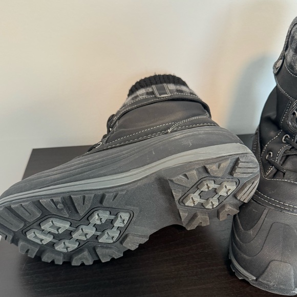 Outbound Winter Boots - Picture 2 of 4